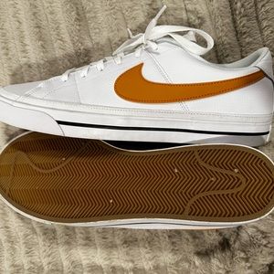 Nike Men’s all leather sneaker. Size 13. Worn once.